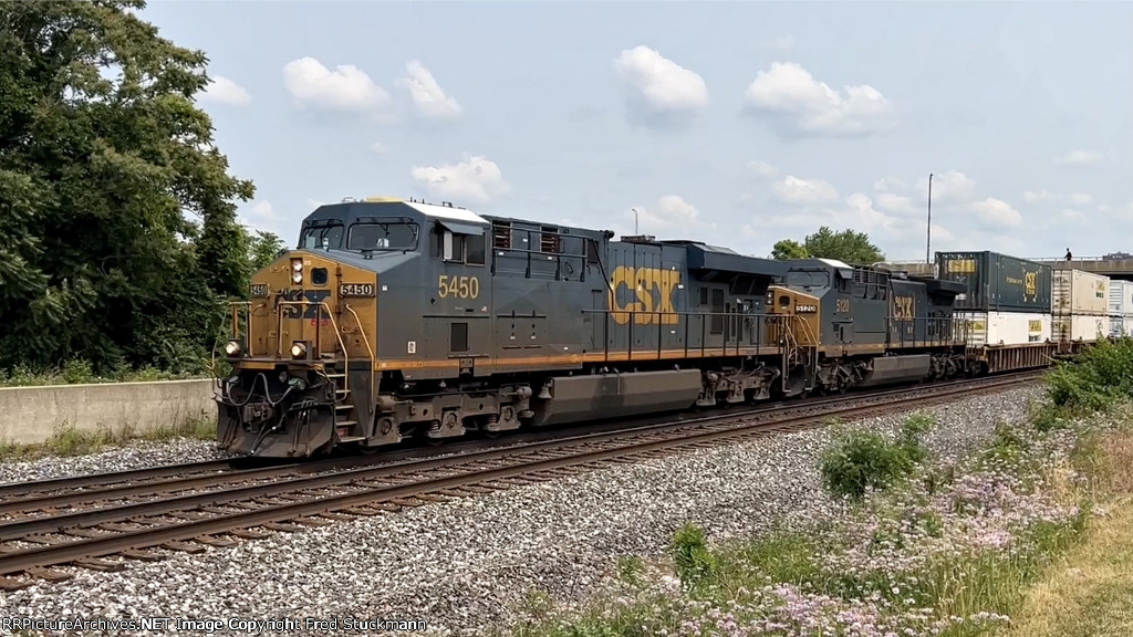 CSX 5450 leads I137.